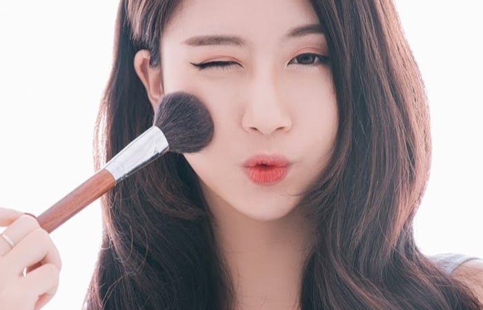 Hạn chế makeup đậm để không tốn thời gian tẩy trang